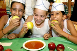 לקראת ראש השנה לראשונה בישראל- פסטיבל תפוחים בקניון גבעתיים.
